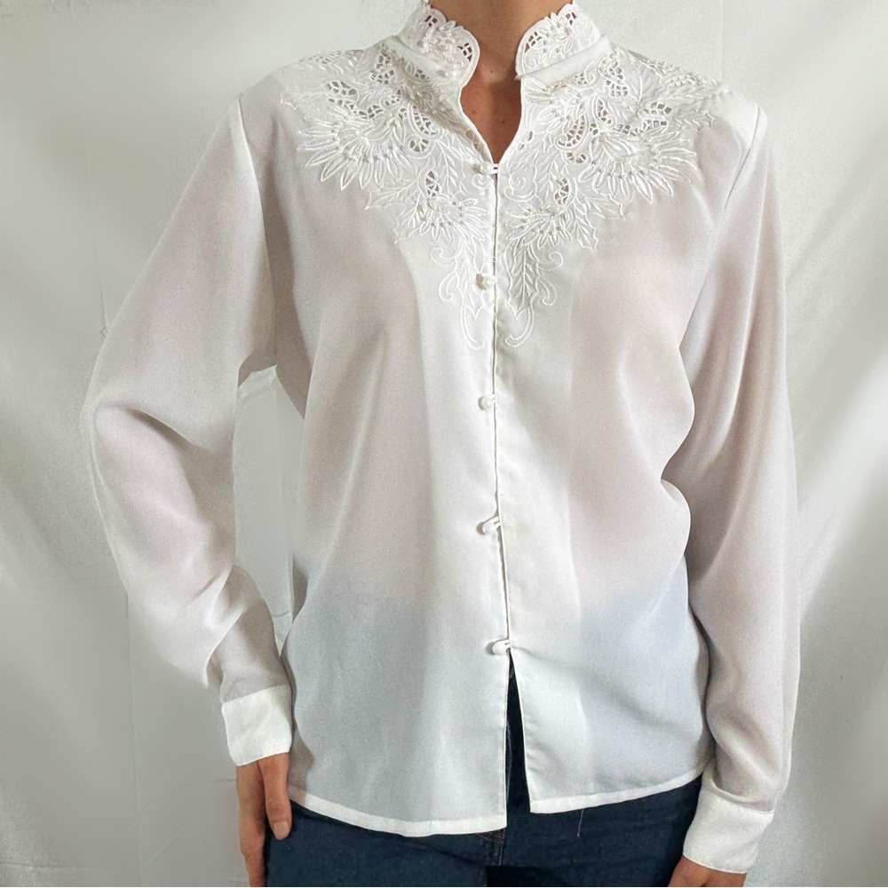 Vintage Kathy Che white embroidered button up high neck long sleeve blouse